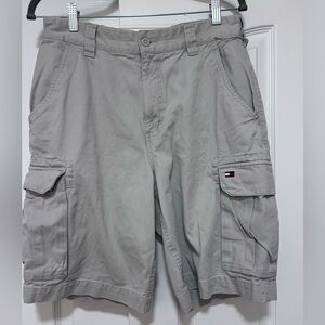 NEW (VINTAGE) TOMMY HILFIGER CARGO SHORTS -Size 31
